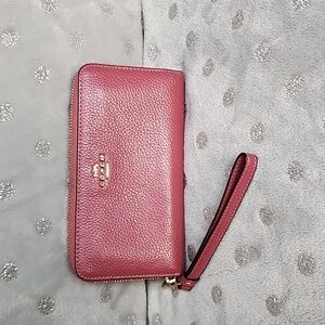 Coach NWOT mauve long zip wallet wristlet